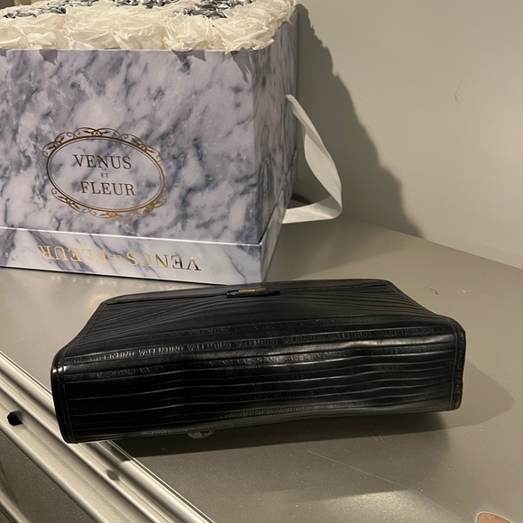 Authentic preowned Mario Valentino clutch - Picture 3 of 6